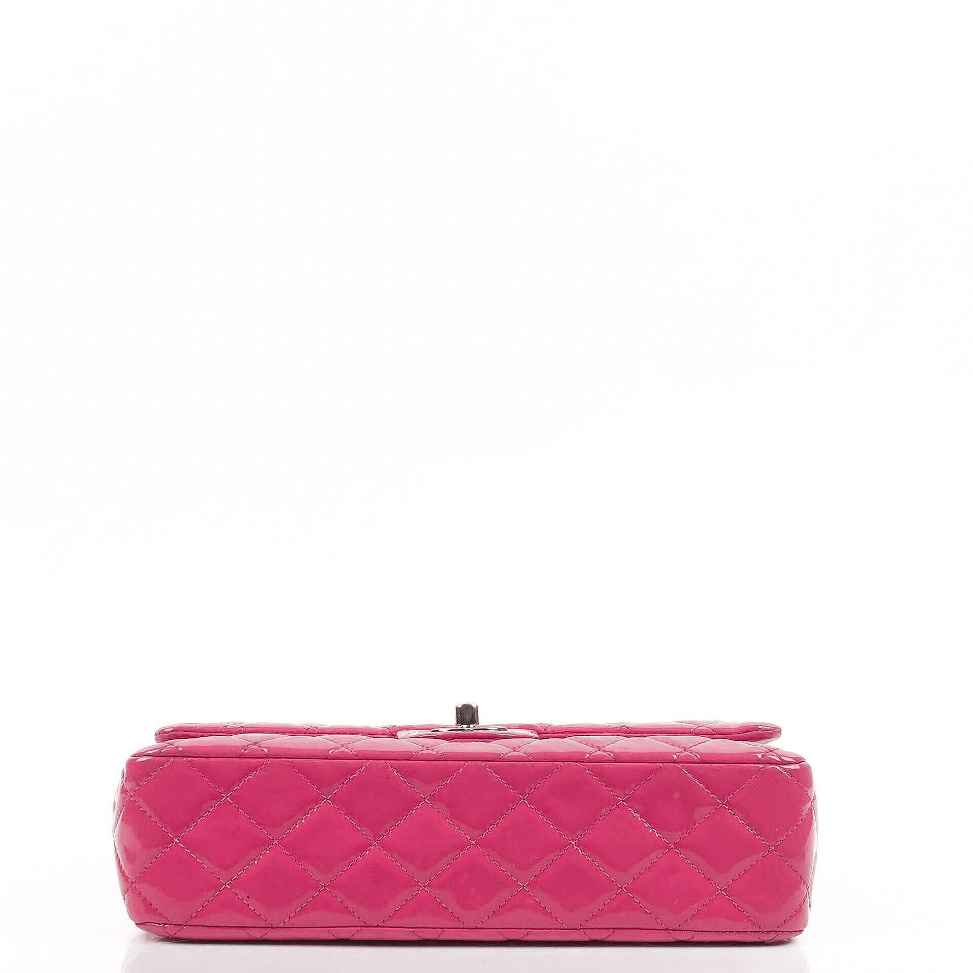 Chanel Classic Medium pinke gesteppte Doppelklappentasche aus Lackleder mit Silberbeschlägen