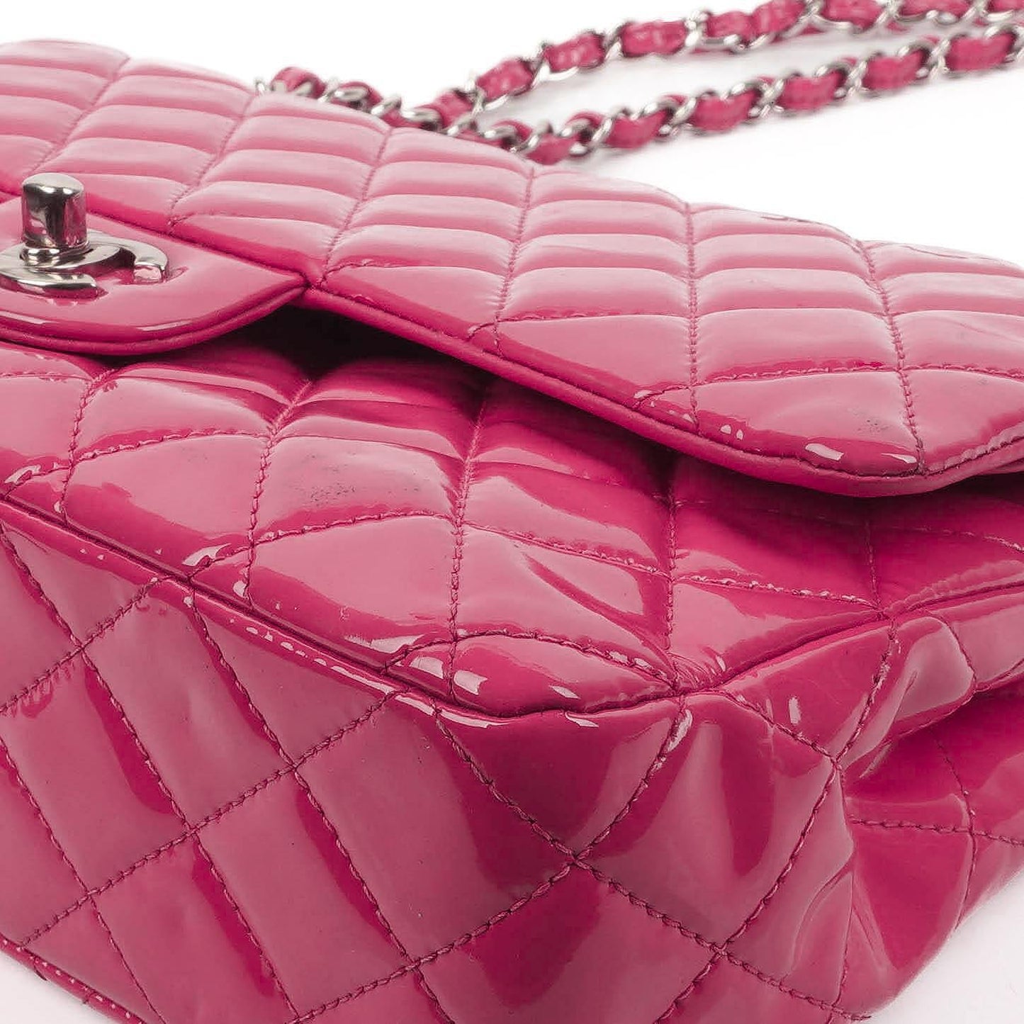 Chanel Classic Medium pinke gesteppte Doppelklappentasche aus Lackleder mit Silberbeschlägen