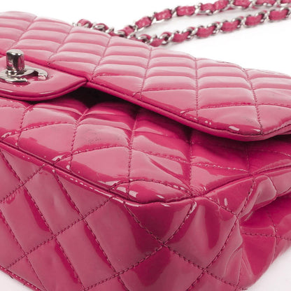 Chanel Classic Medium pinke gesteppte Doppelklappentasche aus Lackleder mit Silberbeschlägen