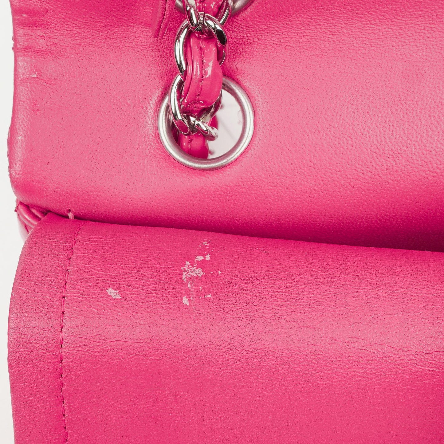 Chanel Classic Medium pinke gesteppte Doppelklappentasche aus Lackleder mit Silberbeschlägen