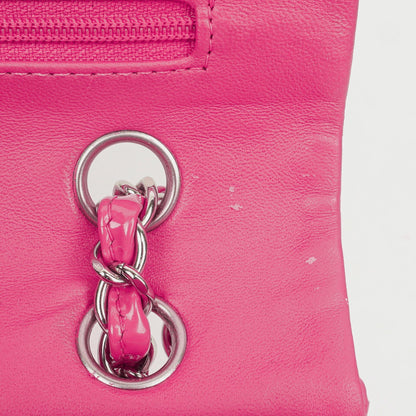 Chanel Classic Medium pinke gesteppte Doppelklappentasche aus Lackleder mit Silberbeschlägen