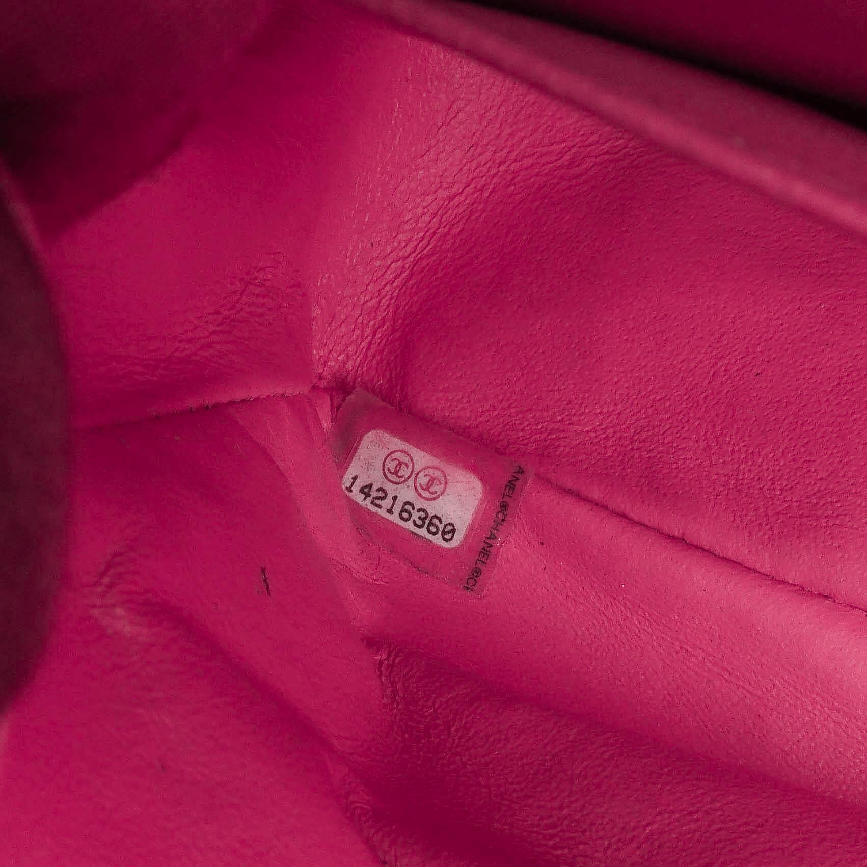 Chanel Classic Medium pinke gesteppte Doppelklappentasche aus Lackleder mit Silberbeschlägen