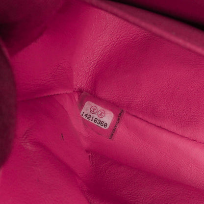 Chanel Classic Medium pinke gesteppte Doppelklappentasche aus Lackleder mit Silberbeschlägen