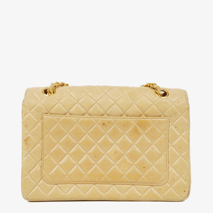 Chanel Classic Medium Single Flap Bag aus beigem gestepptem Leder mit gold- und silberfarbener Kombi-Hardware