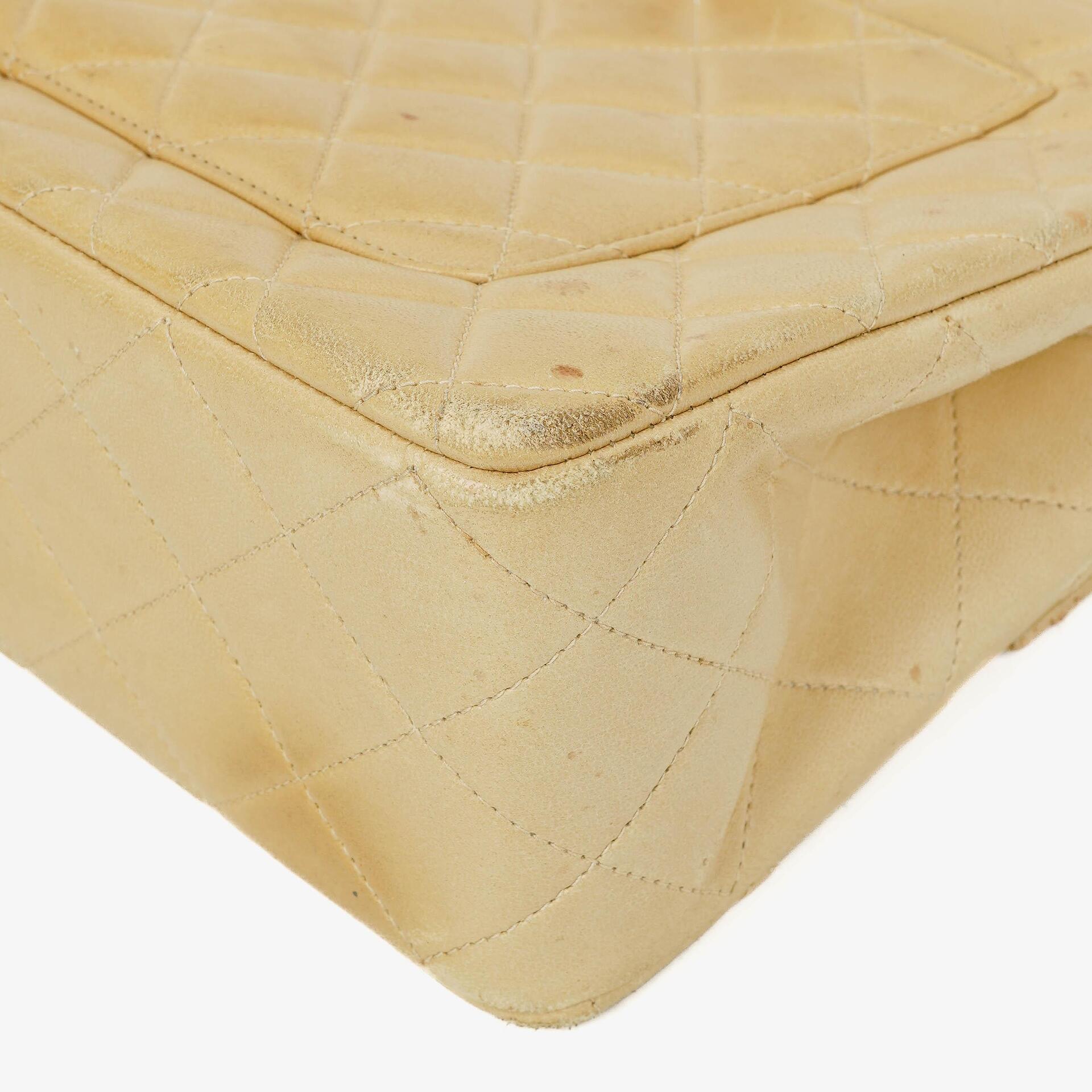 Chanel Classic Medium Single Flap Bag aus beigem gestepptem Leder mit gold- und silberfarbener Kombi-Hardware