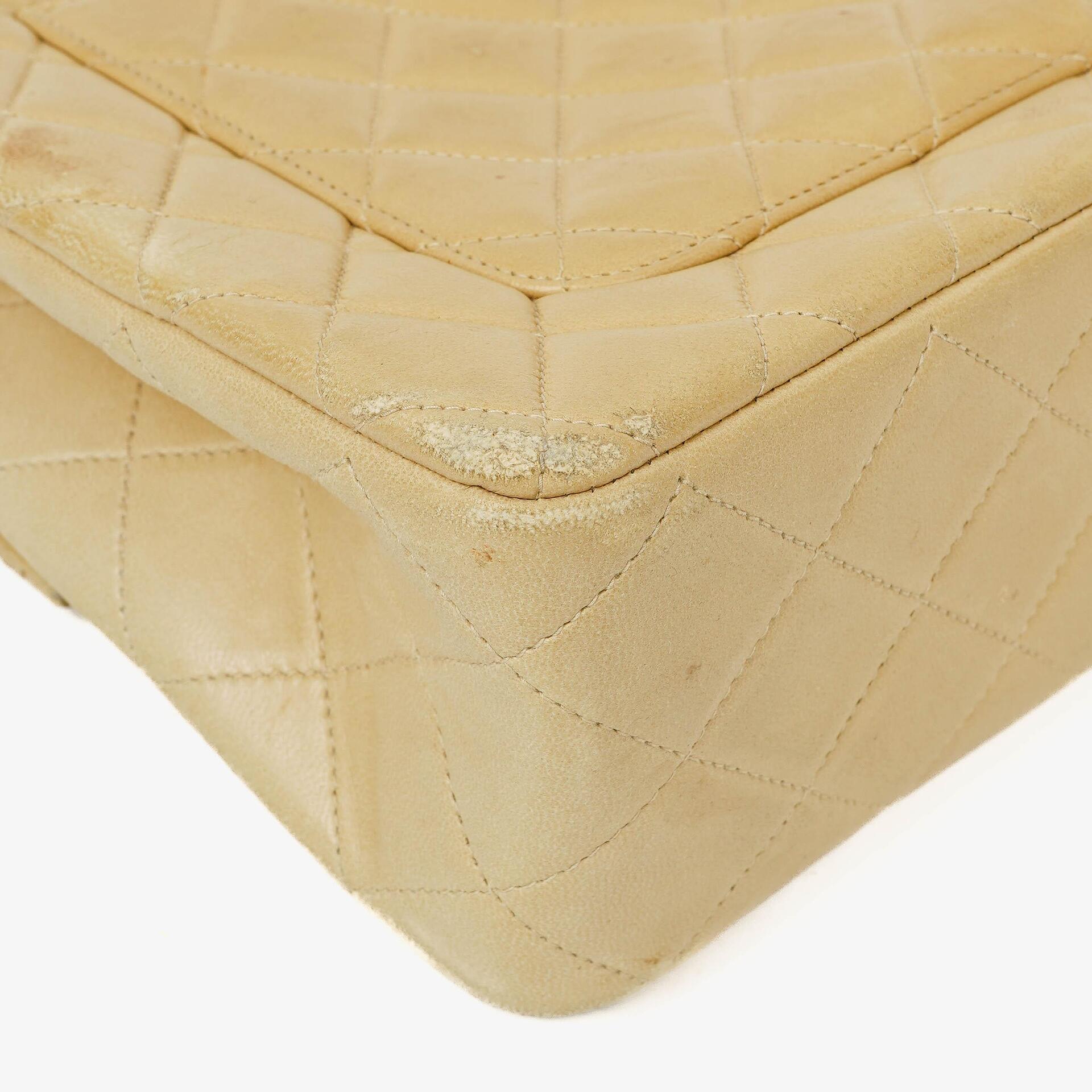Chanel Classic Medium Single Flap Bag aus beigem gestepptem Leder mit gold- und silberfarbener Kombi-Hardware
