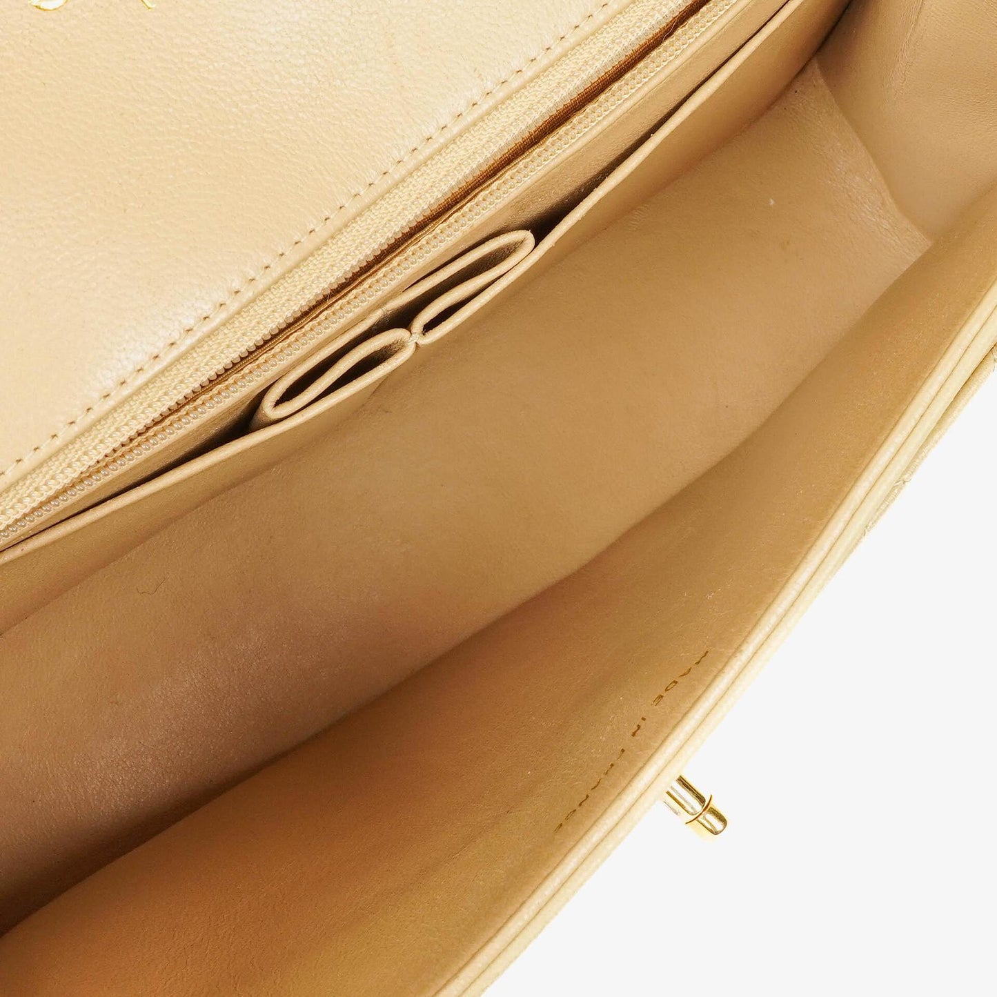 Chanel Classic Medium Single Flap Bag aus beigem gestepptem Leder mit gold- und silberfarbener Kombi-Hardware
