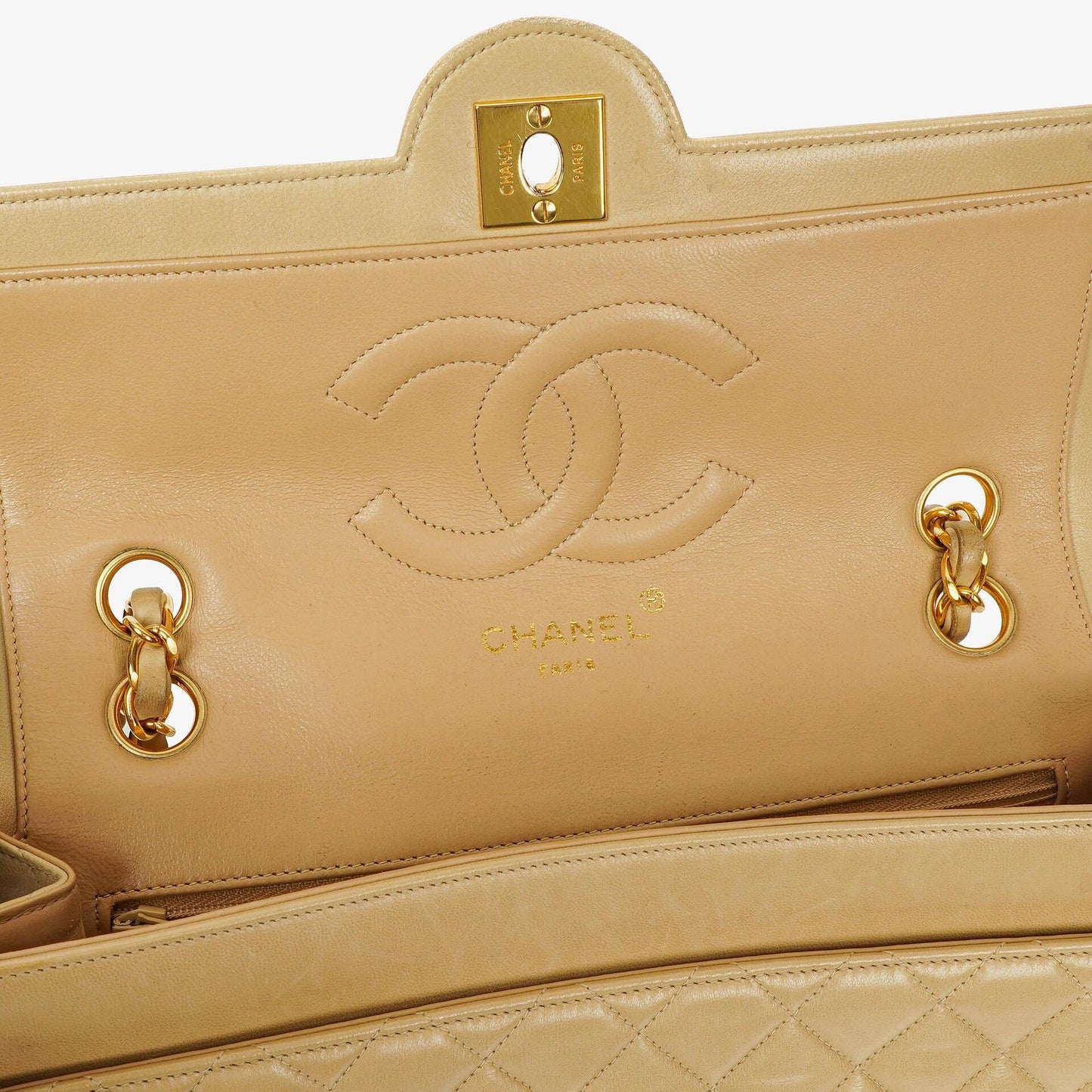 Chanel Classic Medium Single Flap Bag aus beigem gestepptem Leder mit gold- und silberfarbener Kombi-Hardware