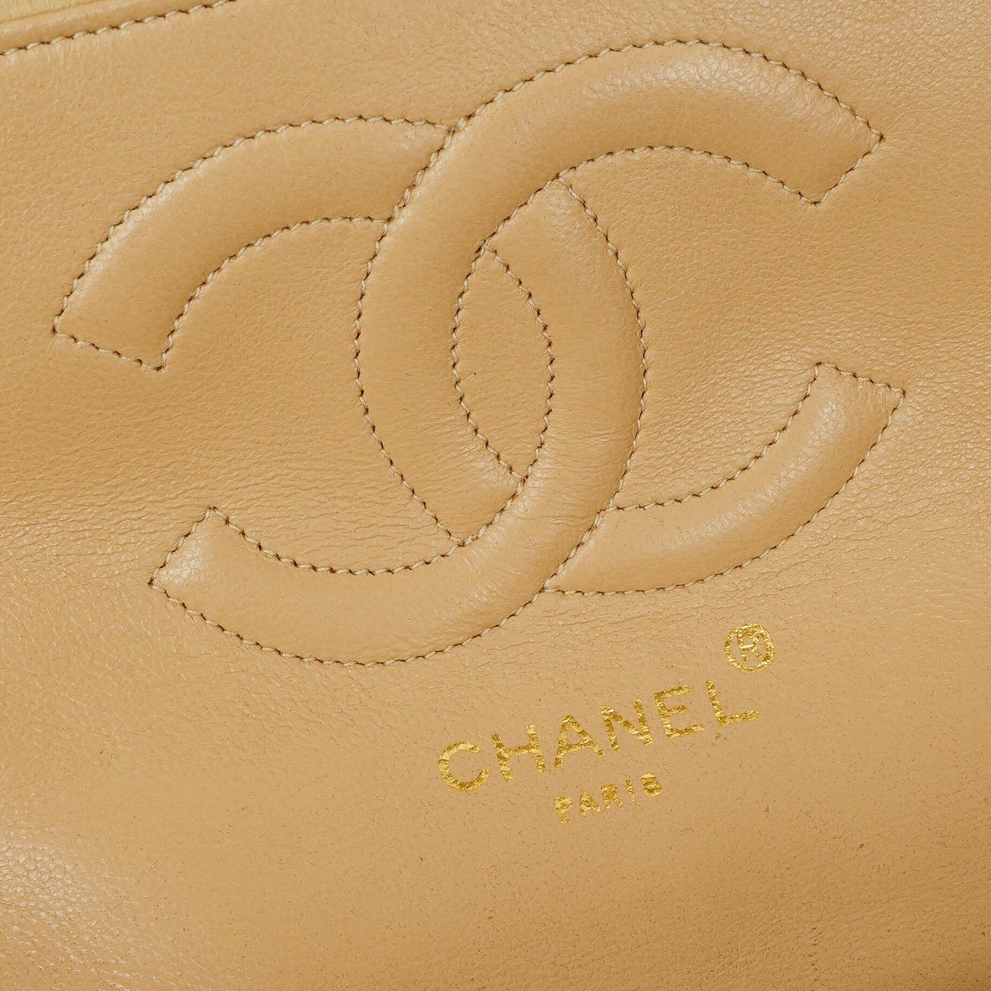 Chanel Classic Medium Single Flap Bag aus beigem gestepptem Leder mit gold- und silberfarbener Kombi-Hardware