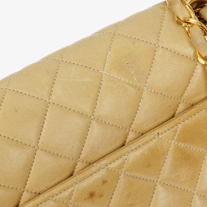Chanel Classic Medium Single Flap Bag aus beigem gestepptem Leder mit gold- und silberfarbener Kombi-Hardware