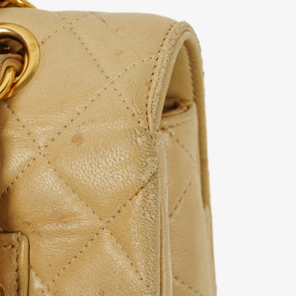 Chanel Classic Medium Single Flap Bag aus beigem gestepptem Leder mit gold- und silberfarbener Kombi-Hardware