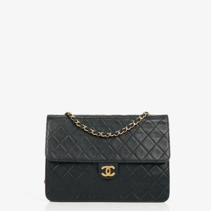 Chanel Klassische Mittlere Einzelklappen Tasche Schwarze Gequiltete Lammleder 24K Goldbeschichtetes Zubehör