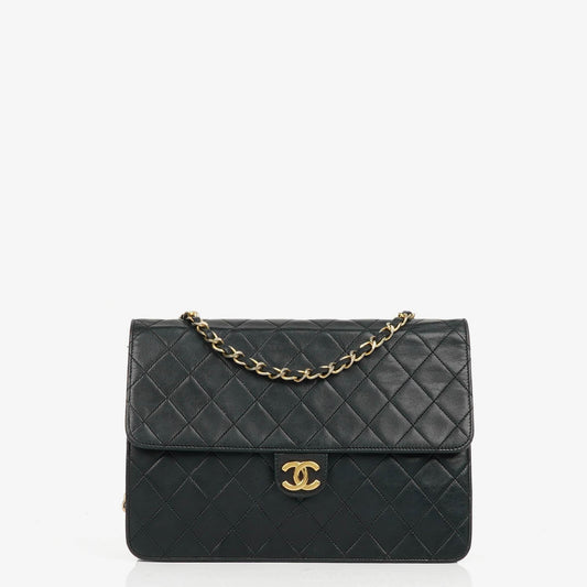 Chanel Klassische Mittlere Einzelklappen Tasche Schwarze Gequiltete Lammleder 24K Goldbeschichtetes Zubehör