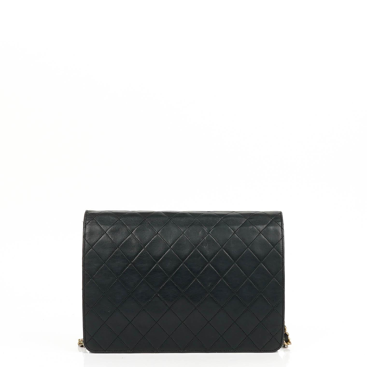 Chanel Klassische Mittlere Einzelklappen Tasche Schwarze Gequiltete Lammleder 24K Goldbeschichtetes Zubehör