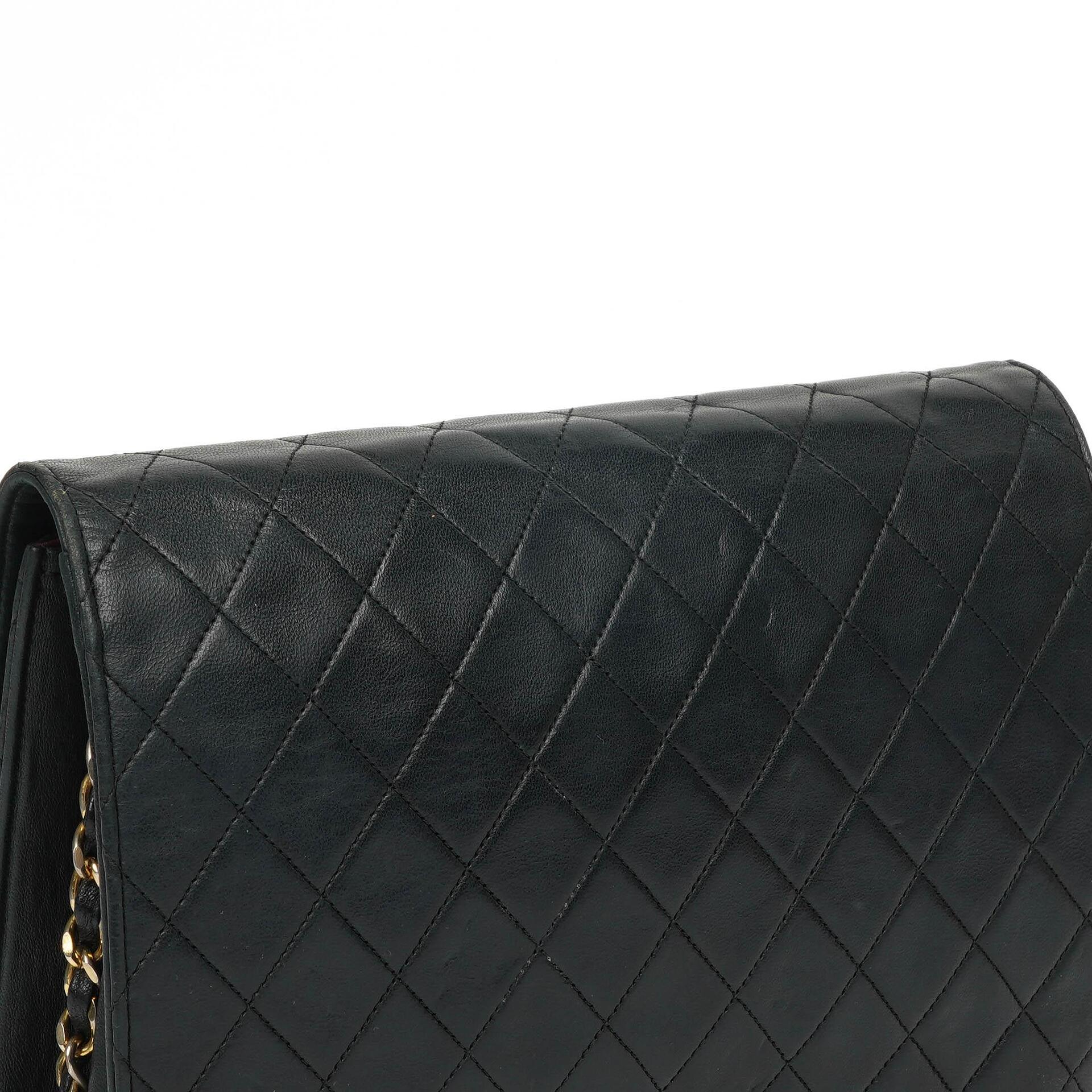 Chanel Klassische Mittlere Einzelklappen Tasche Schwarze Gequiltete Lammleder 24K Goldbeschichtetes Zubehör