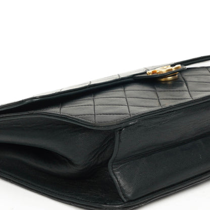 Chanel Klassische Mittlere Einzelklappen Tasche Schwarze Gequiltete Lammleder 24K Goldbeschichtetes Zubehör