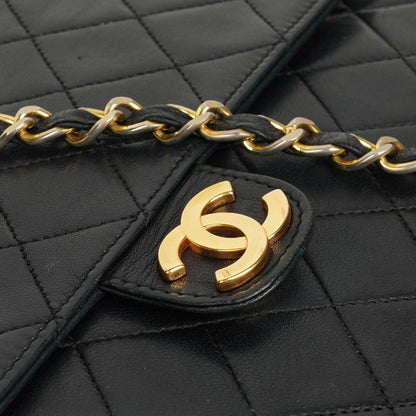 Chanel Klassische Mittlere Einzelklappen Tasche Schwarze Gequiltete Lammleder 24K Goldbeschichtetes Zubehör