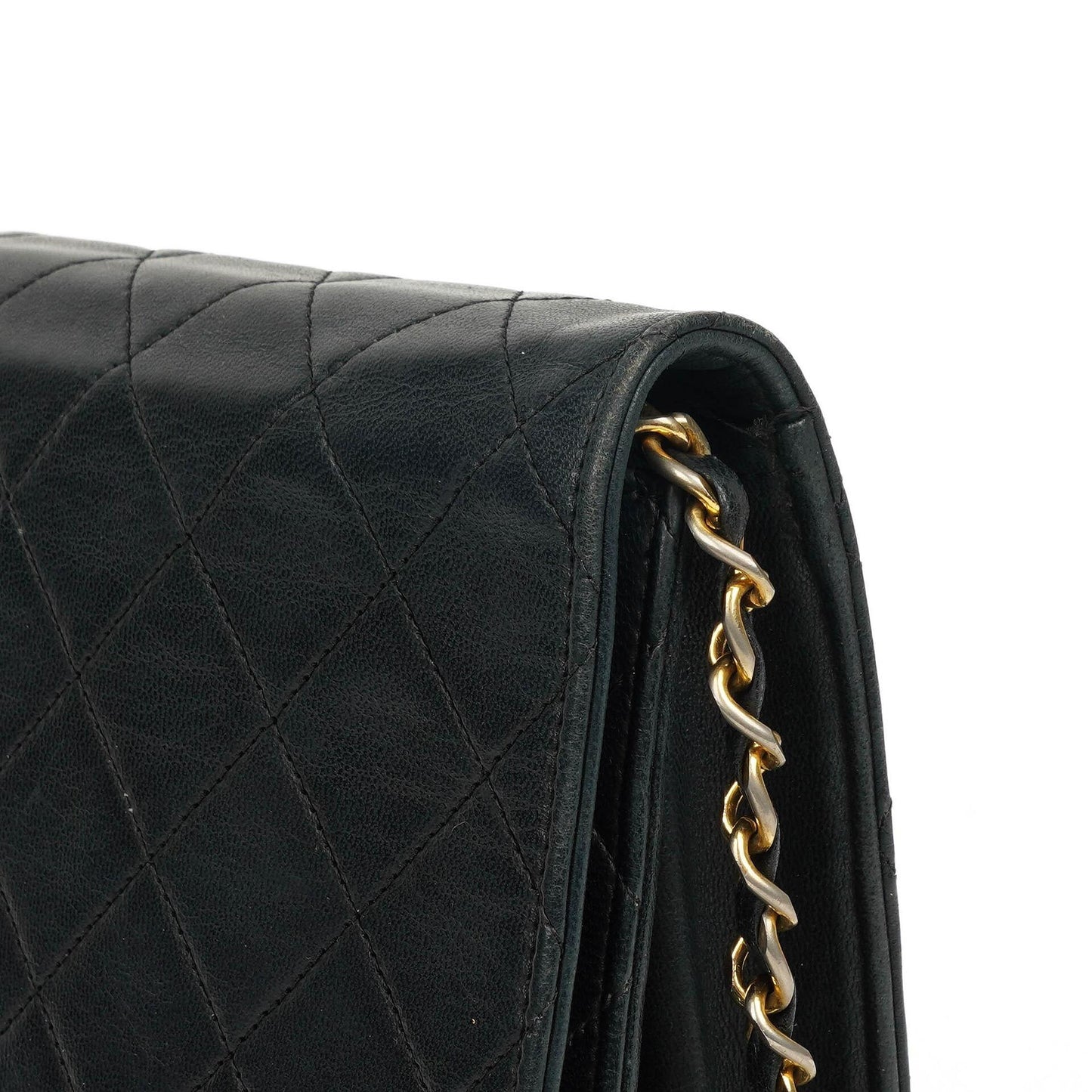 Chanel Klassische Mittlere Einzelklappen Tasche Schwarze Gequiltete Lammleder 24K Goldbeschichtetes Zubehör