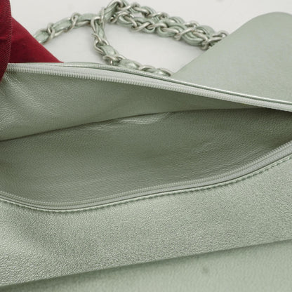 Chanel Classic Jumbo Double Flap Tasche aus metallic-grünem gestepptem Lammleder