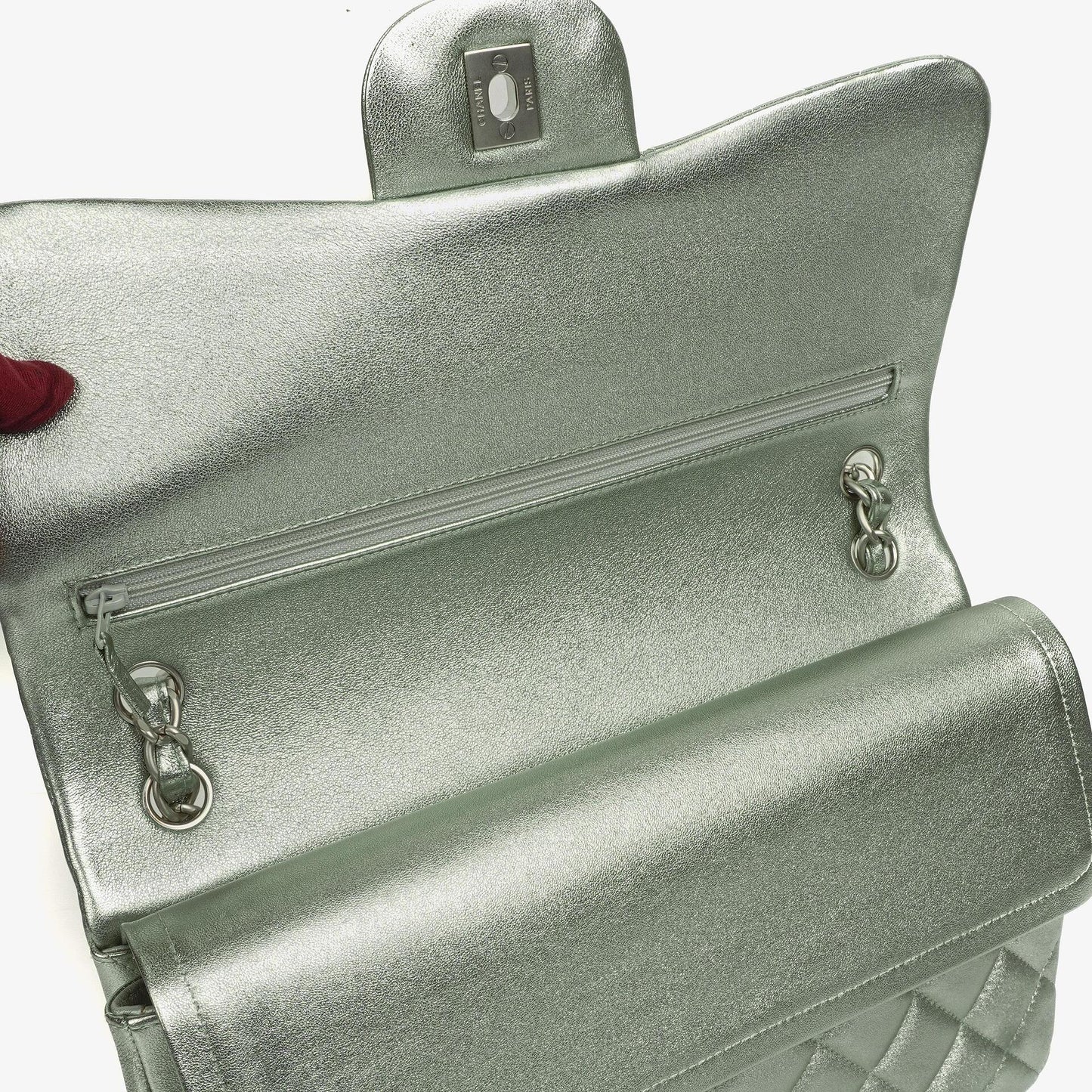 Chanel Classic Jumbo Double Flap Tasche aus metallic-grünem gestepptem Lammleder