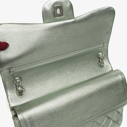 Chanel Classic Jumbo Double Flap Tasche aus metallic-grünem gestepptem Lammleder