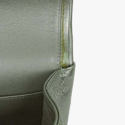 Chanel Classic Jumbo Double Flap Tasche aus metallic-grünem gestepptem Lammleder