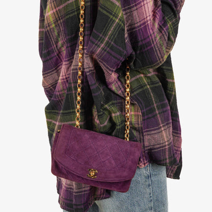 Chanel Classic Mini Diana Flap Tasche aus lila Wildleder mit 24K vergoldeten Beschlägen