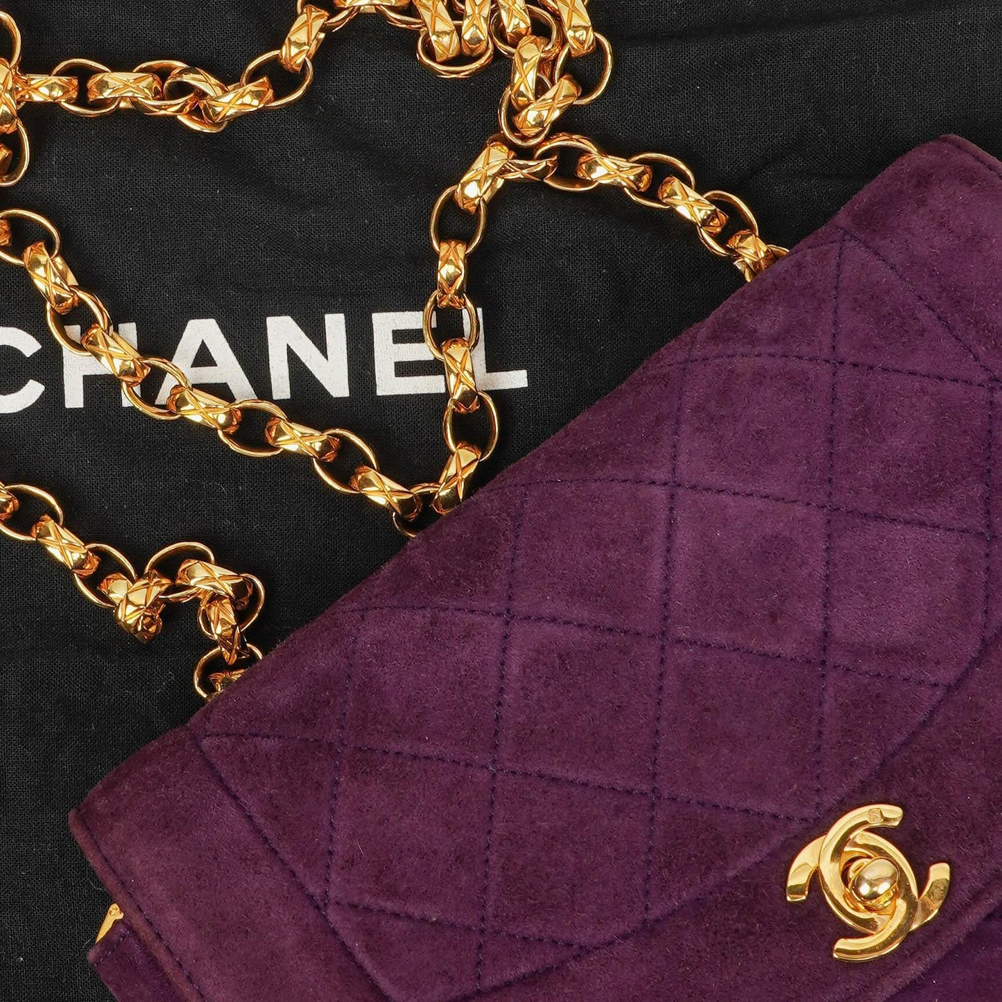 Chanel Classic Mini Diana Flap Tasche aus lila Wildleder mit 24K vergoldeten Beschlägen