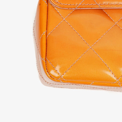 Chanel Classic Mini rechteckige Single Flap Tasche aus orangefarbenem Lackleder
