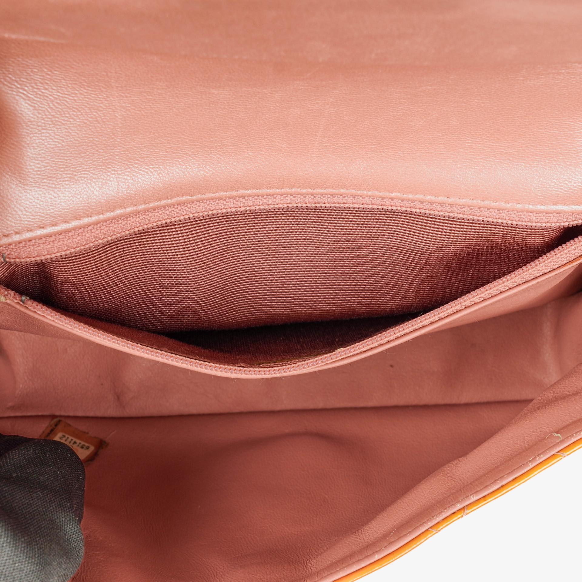 Chanel Classic Mini rechteckige Single Flap Tasche aus orangefarbenem Lackleder