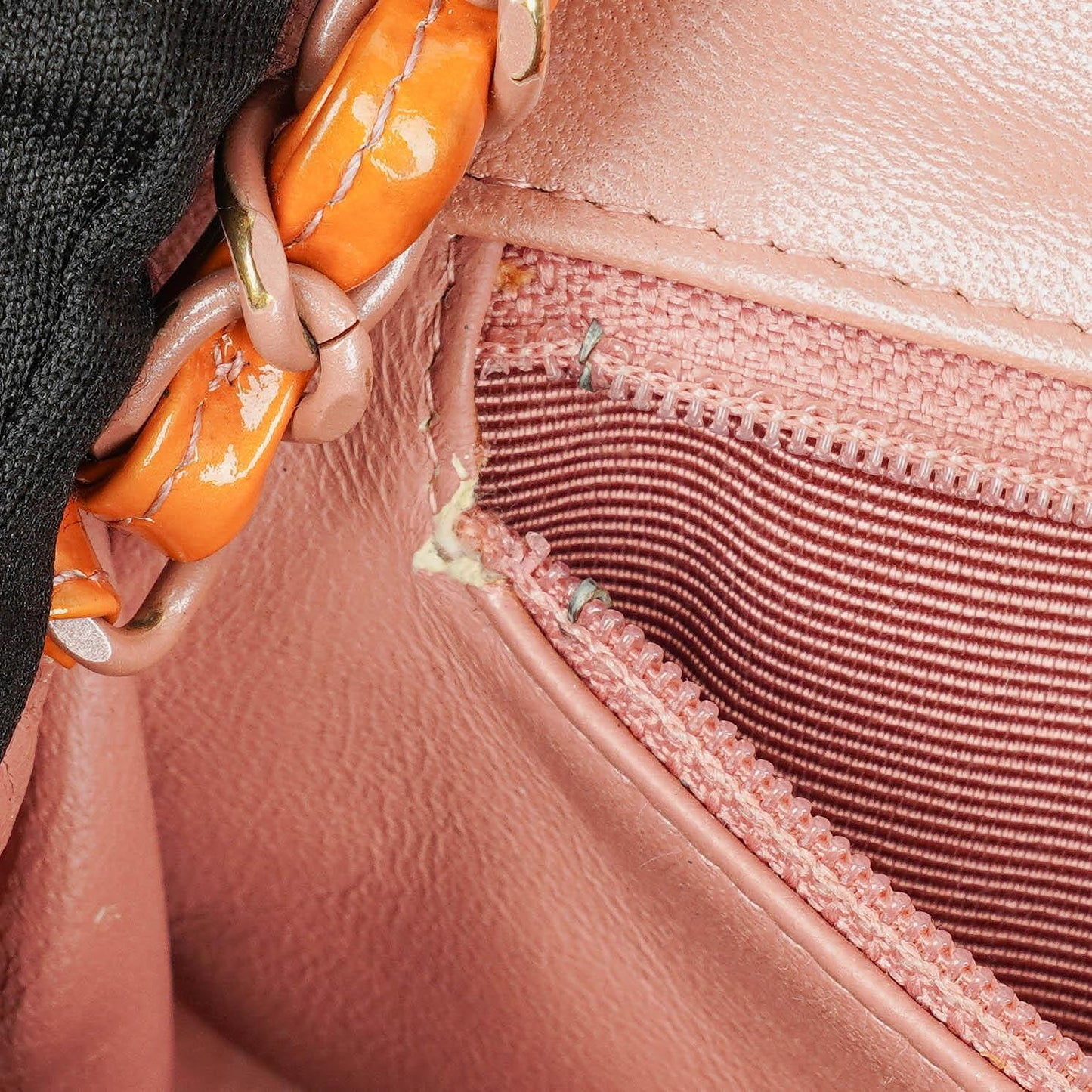 Chanel Classic Mini rechteckige Single Flap Tasche aus orangefarbenem Lackleder