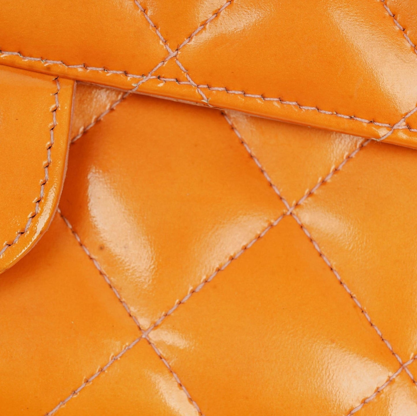 Chanel Classic Mini rechteckige Single Flap Tasche aus orangefarbenem Lackleder