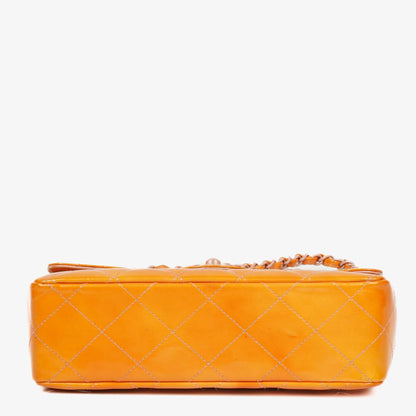 Chanel Classic Mini rechteckige Single Flap Tasche aus orangefarbenem Lackleder