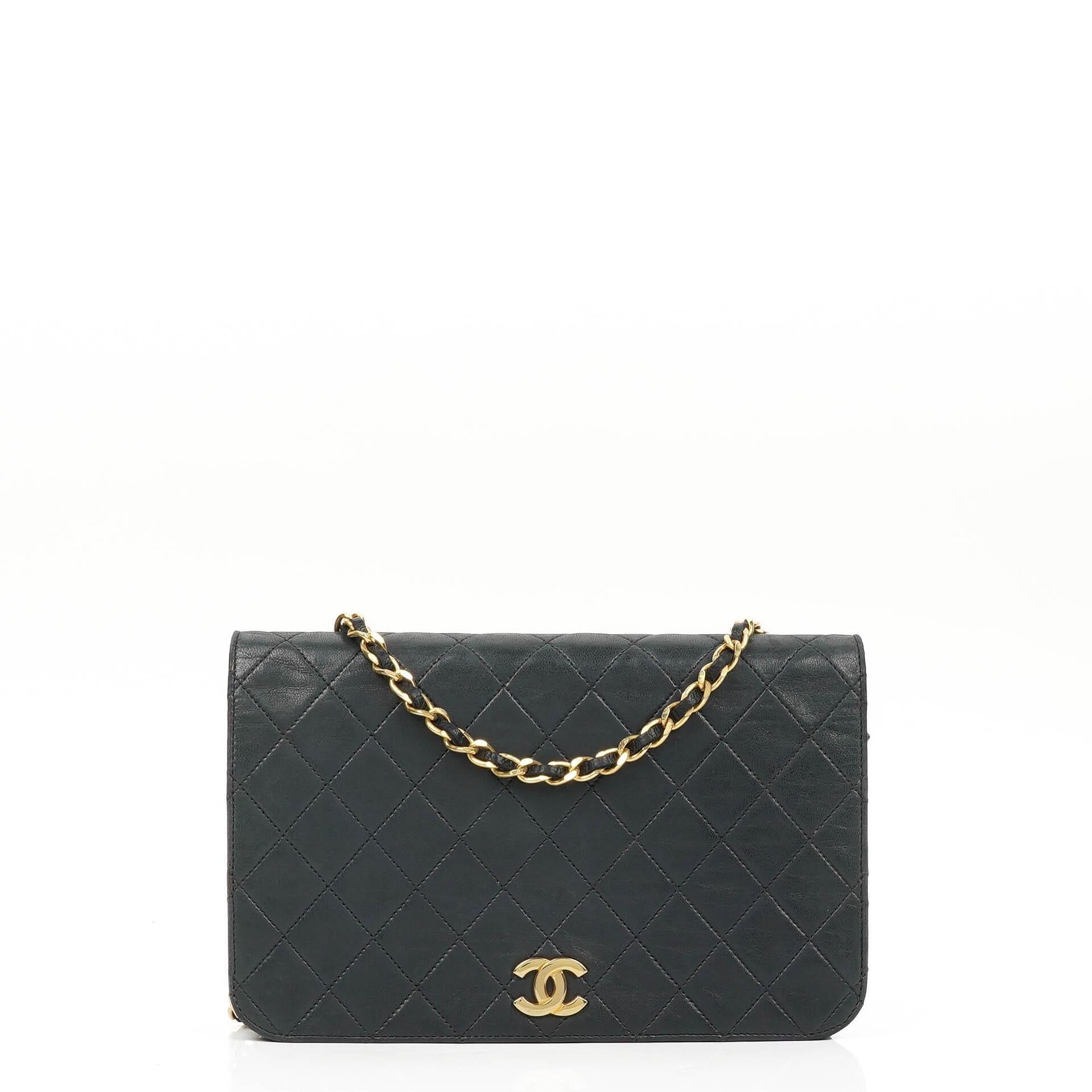 Chanel Classic Full Flap Bag, Marineblau gestepptes Lammleder, Goldfarbene Hardware