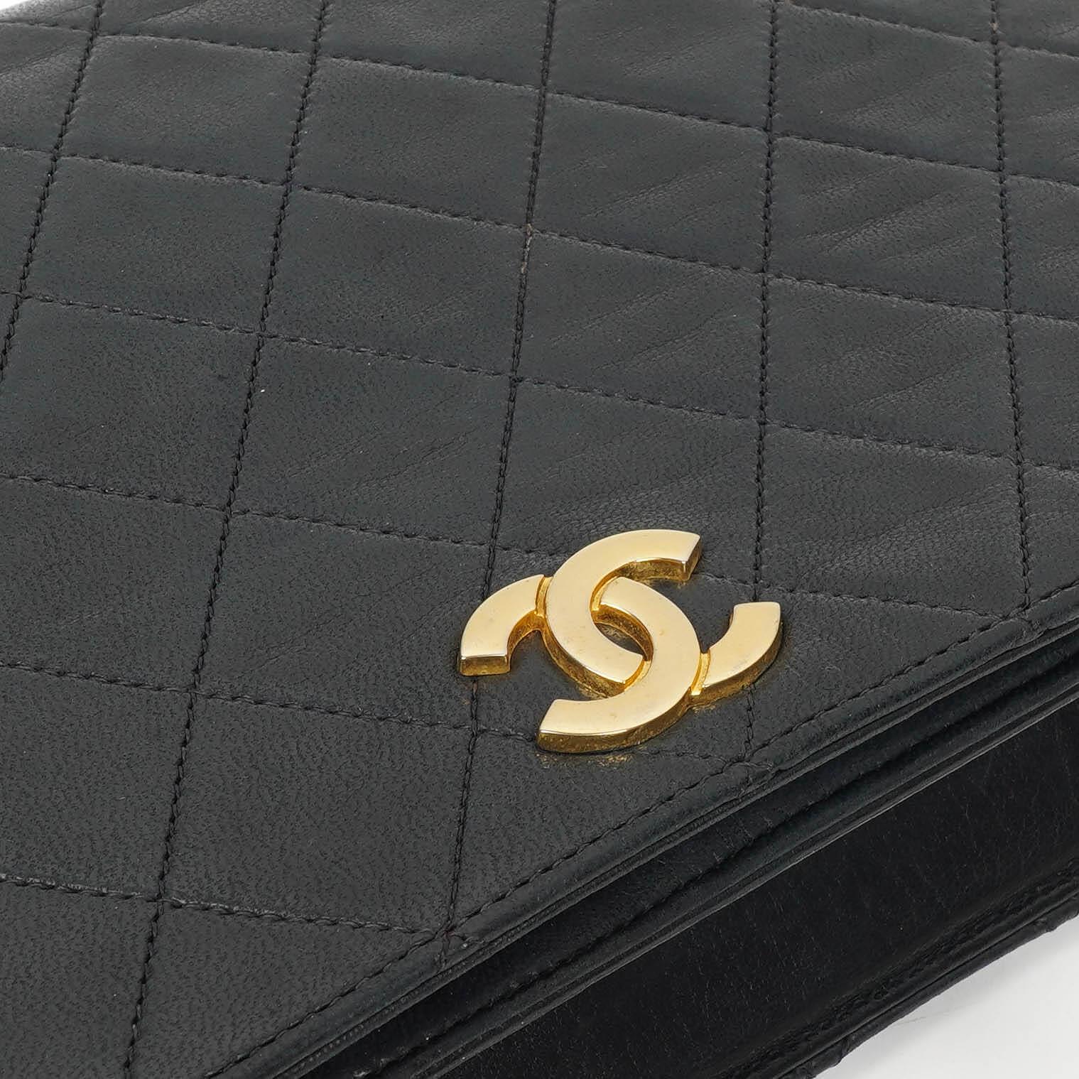 Chanel Classic Full Flap Bag, Marineblau gestepptes Lammleder, Goldfarbene Hardware