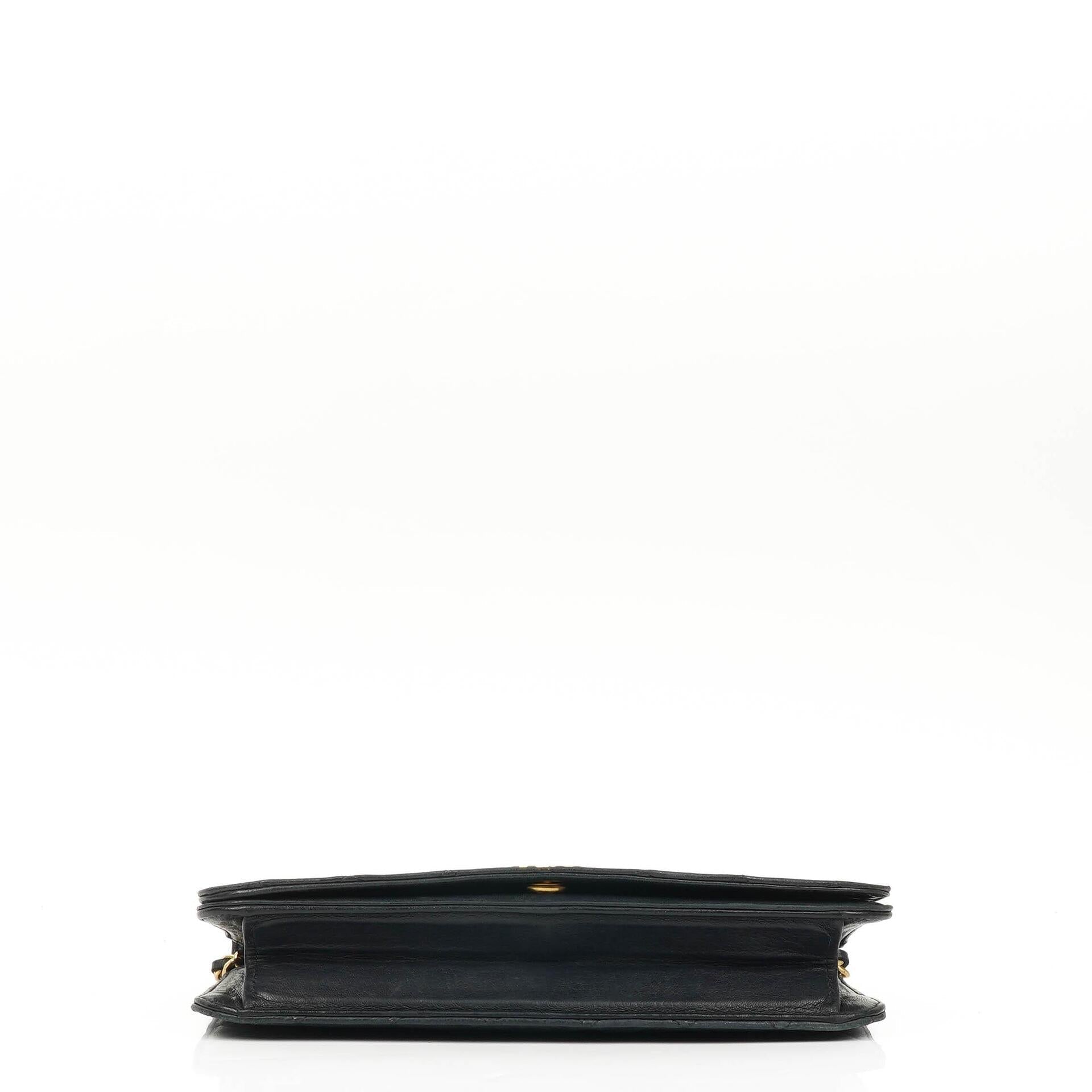 Chanel Classic Full Flap Bag, Marineblau gestepptes Lammleder, Goldfarbene Hardware