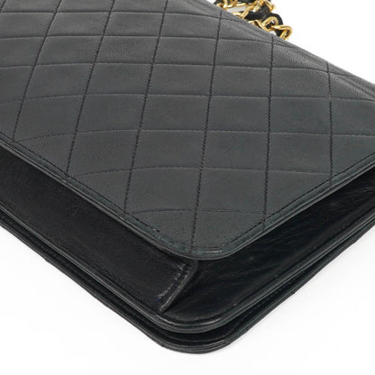 Chanel Classic Full Flap Bag, Marineblau gestepptes Lammleder, Goldfarbene Hardware