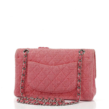Chanel Classic Medium Double Flap Tasche aus rosa Tweed mit Kristallperlen-Blumenverzierung, Steppung und silberner Hardware