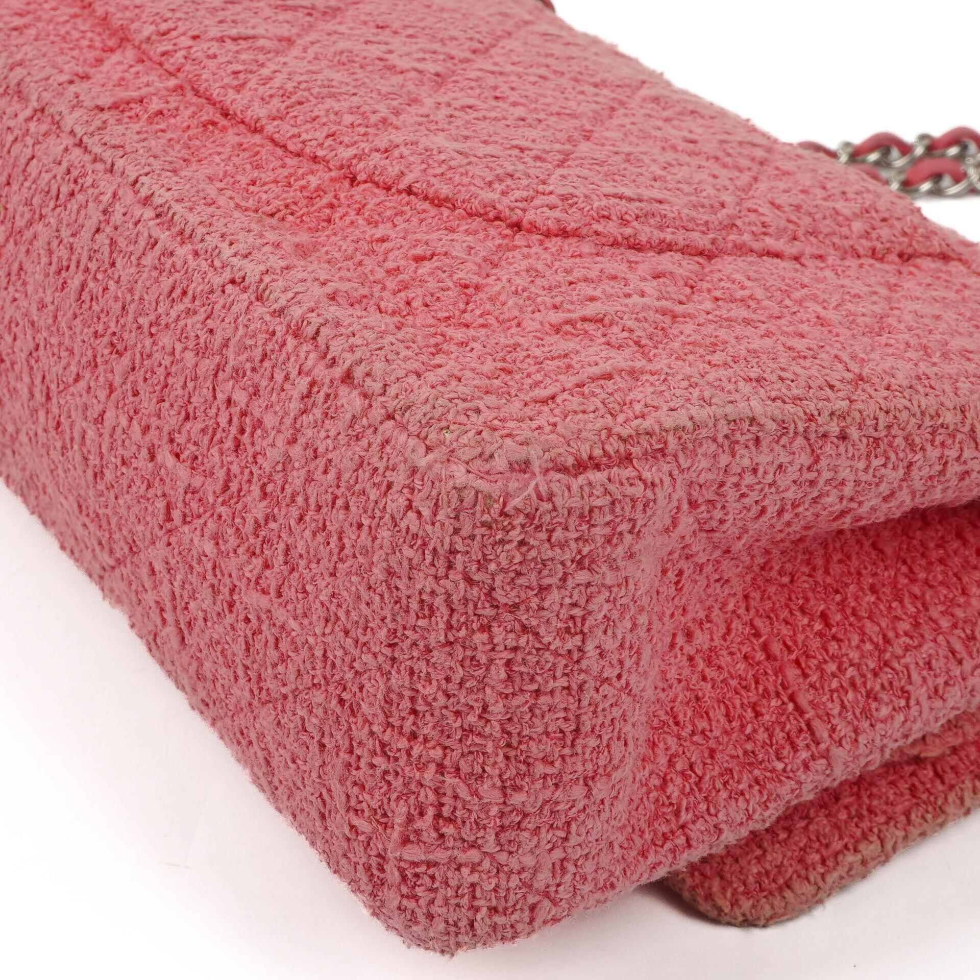 Chanel Classic Medium Double Flap Tasche aus rosa Tweed mit Kristallperlen-Blumenverzierung, Steppung und silberner Hardware