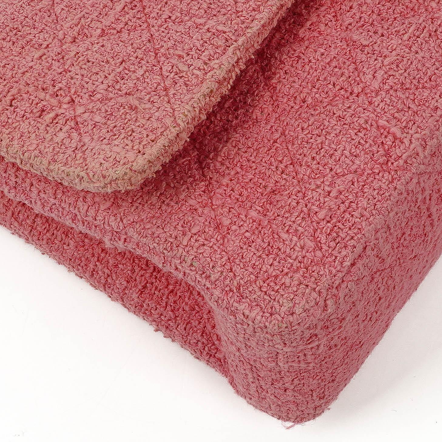 Chanel Classic Medium Double Flap Tasche aus rosa Tweed mit Kristallperlen-Blumenverzierung, Steppung und silberner Hardware