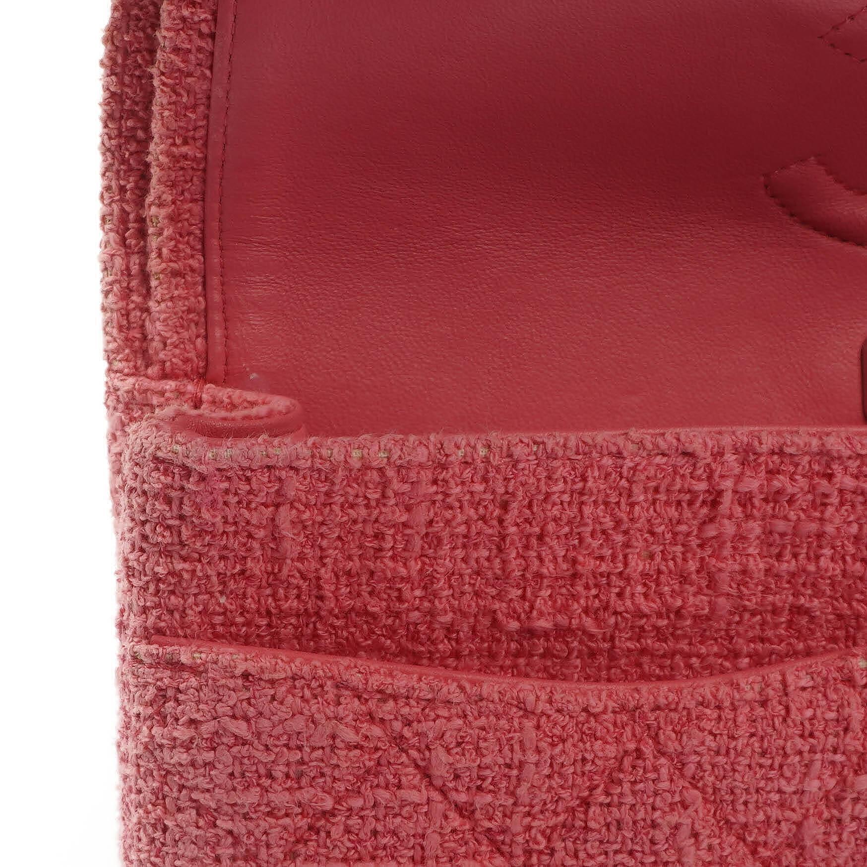 Chanel Classic Medium Double Flap Tasche aus rosa Tweed mit Kristallperlen-Blumenverzierung, Steppung und silberner Hardware