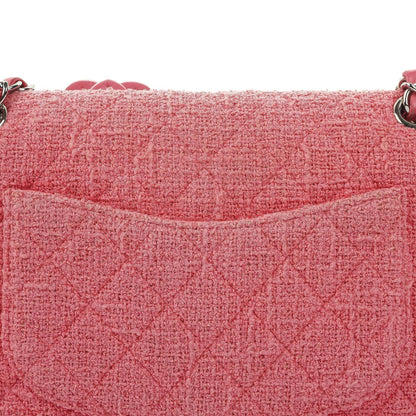 Chanel Classic Medium Double Flap Tasche aus rosa Tweed mit Kristallperlen-Blumenverzierung, Steppung und silberner Hardware