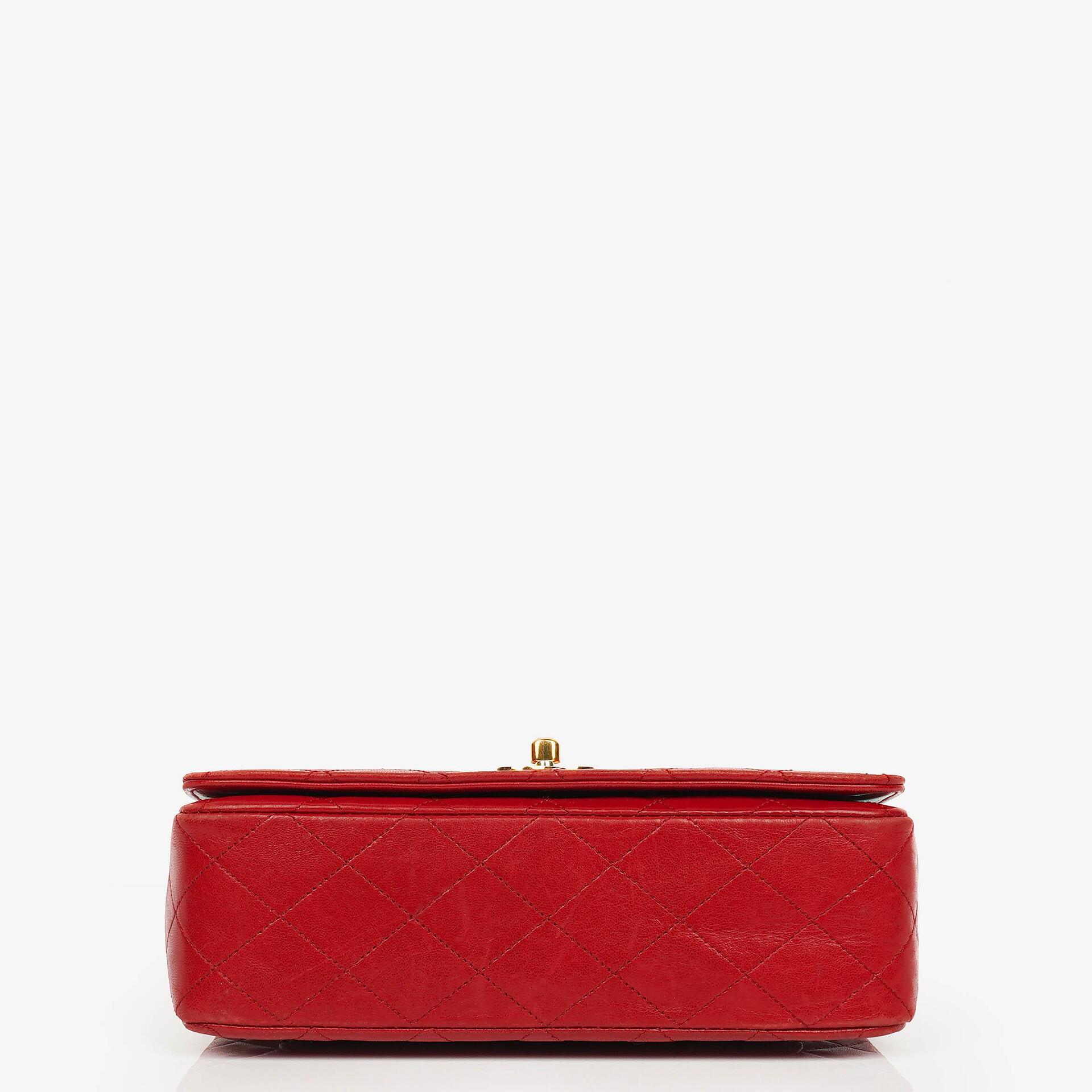 Chanel Classic Full Flap Tasche aus gestepptem Lammleder mit 24K vergoldeten Beschlägen