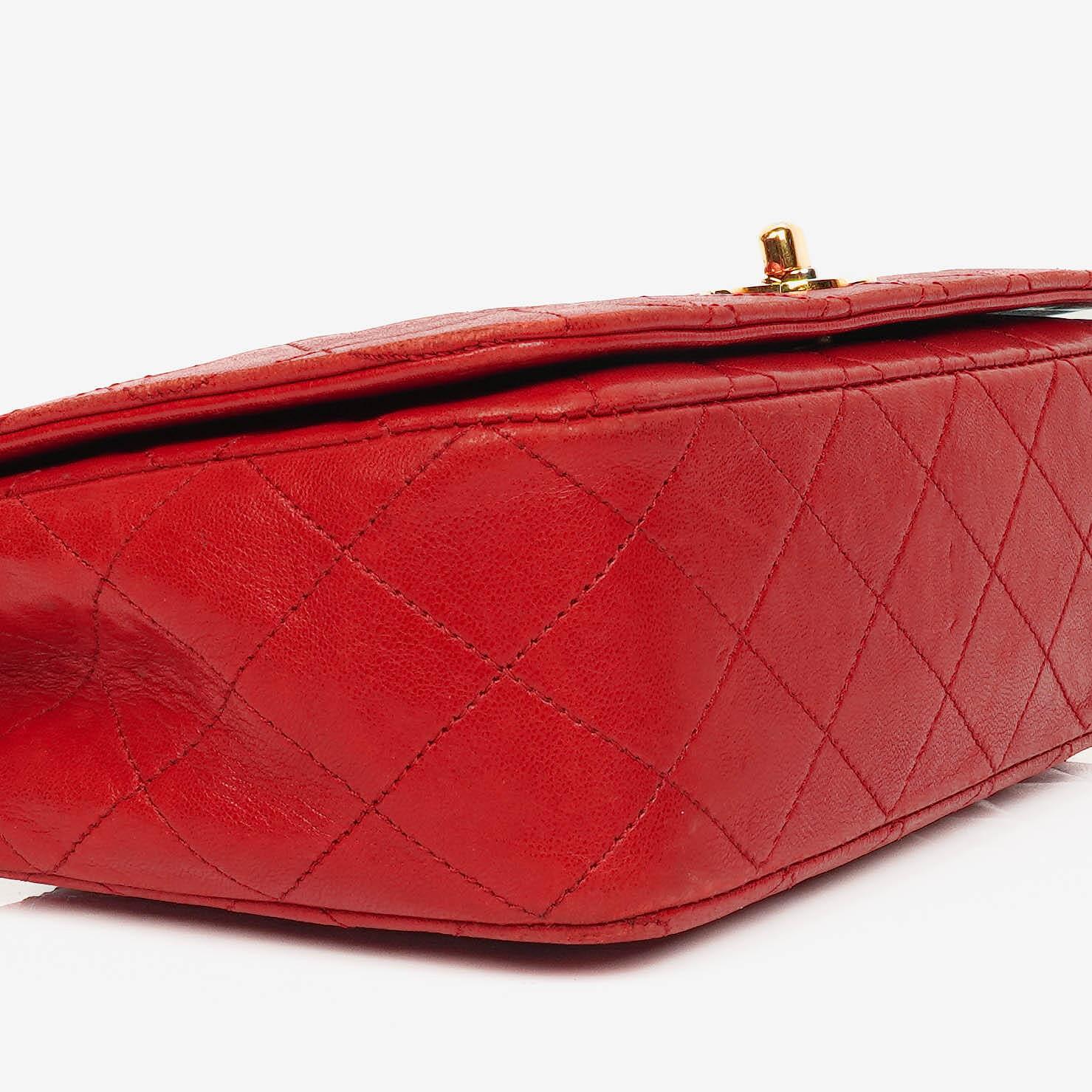 Chanel Classic Full Flap Tasche aus gestepptem Lammleder mit 24K vergoldeten Beschlägen