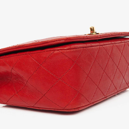 Chanel Classic Full Flap Tasche aus gestepptem Lammleder mit 24K vergoldeten Beschlägen