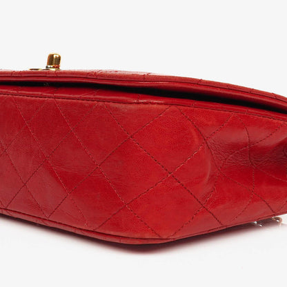 Chanel Classic Full Flap Tasche aus gestepptem Lammleder mit 24K vergoldeten Beschlägen