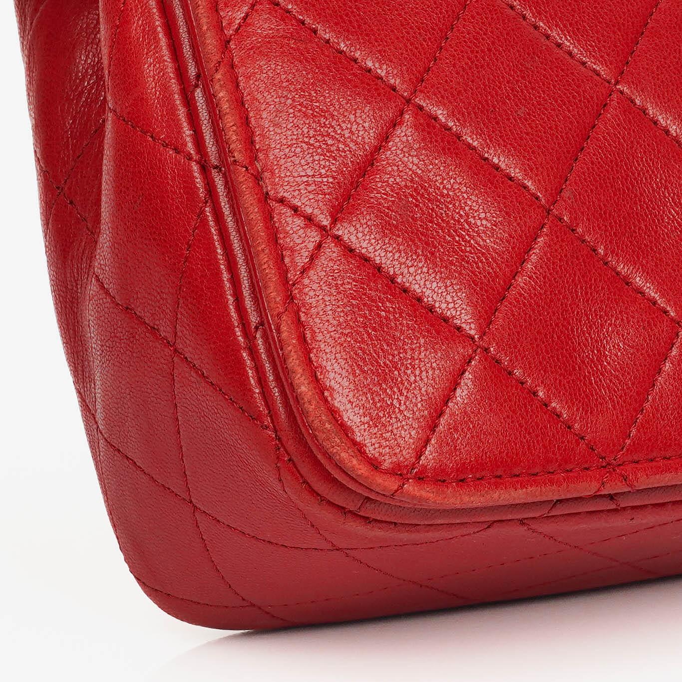 Chanel Classic Full Flap Tasche aus gestepptem Lammleder mit 24K vergoldeten Beschlägen