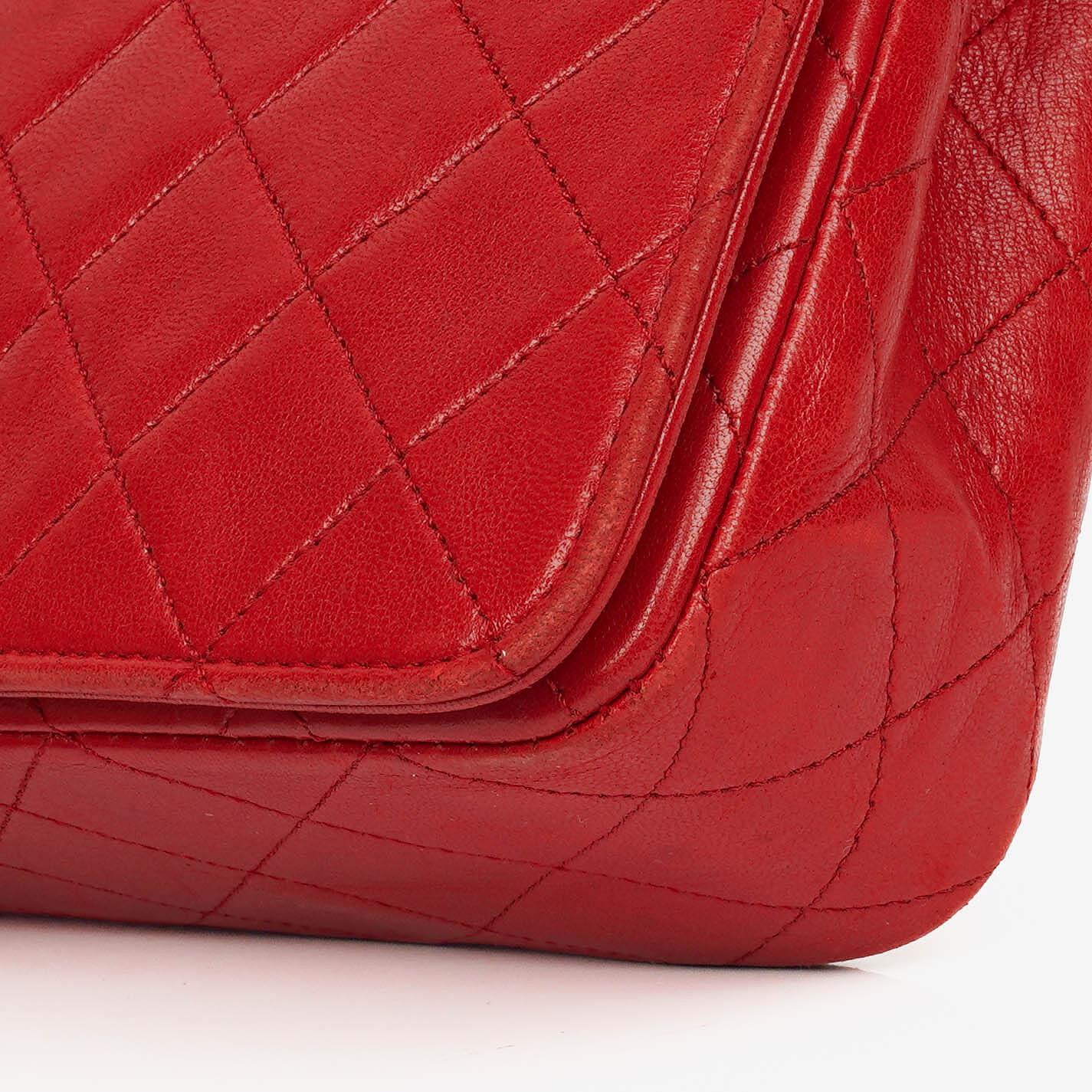 Chanel Classic Full Flap Tasche aus gestepptem Lammleder mit 24K vergoldeten Beschlägen
