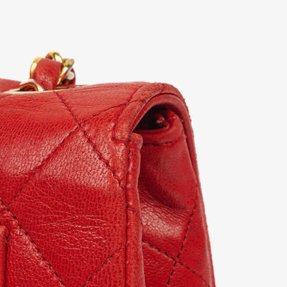 Chanel Classic Full Flap Tasche aus gestepptem Lammleder mit 24K vergoldeten Beschlägen
