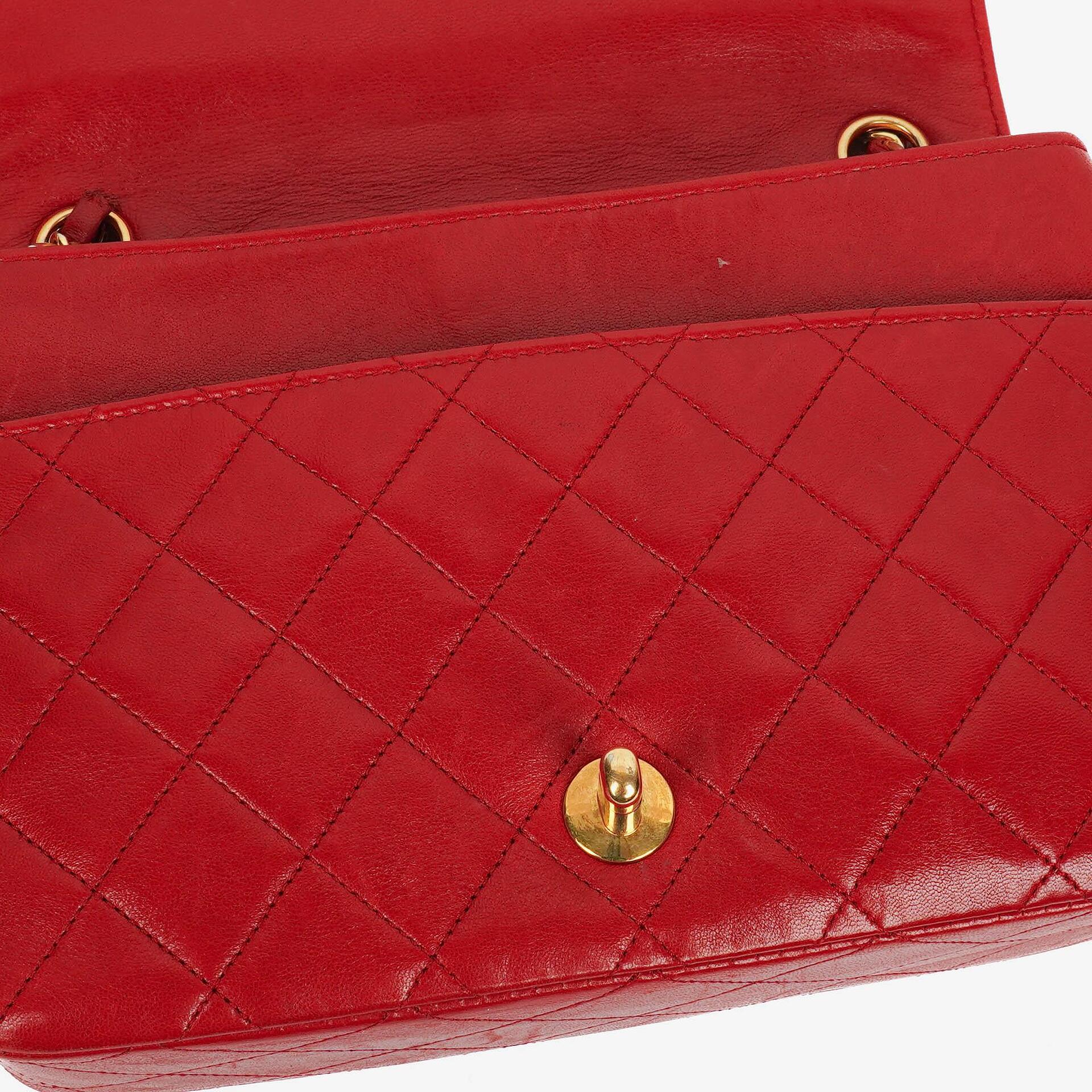 Chanel Classic Full Flap Tasche aus gestepptem Lammleder mit 24K vergoldeten Beschlägen